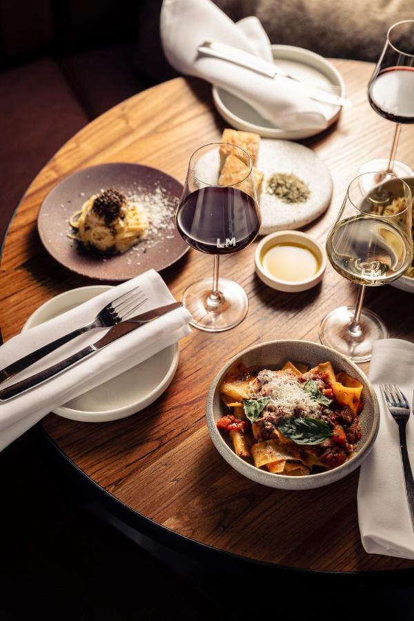 Next Hotel Melbourne, Curio Collection By Hilton المظهر الخارجي الصورة A selection of dishes at the restaurant